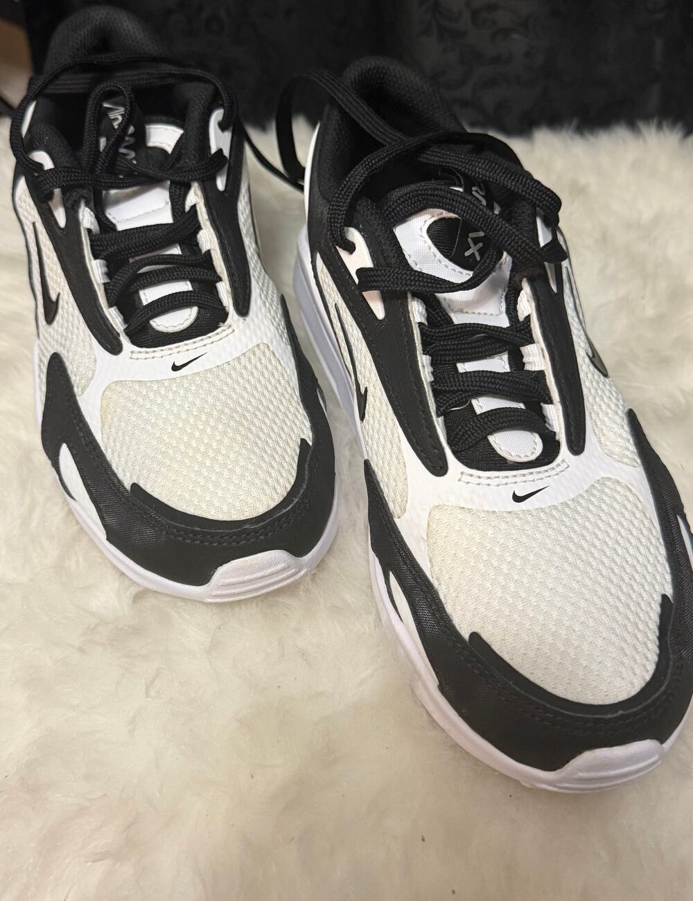 Nike Air Max Excee-Black White Sneakers size 6